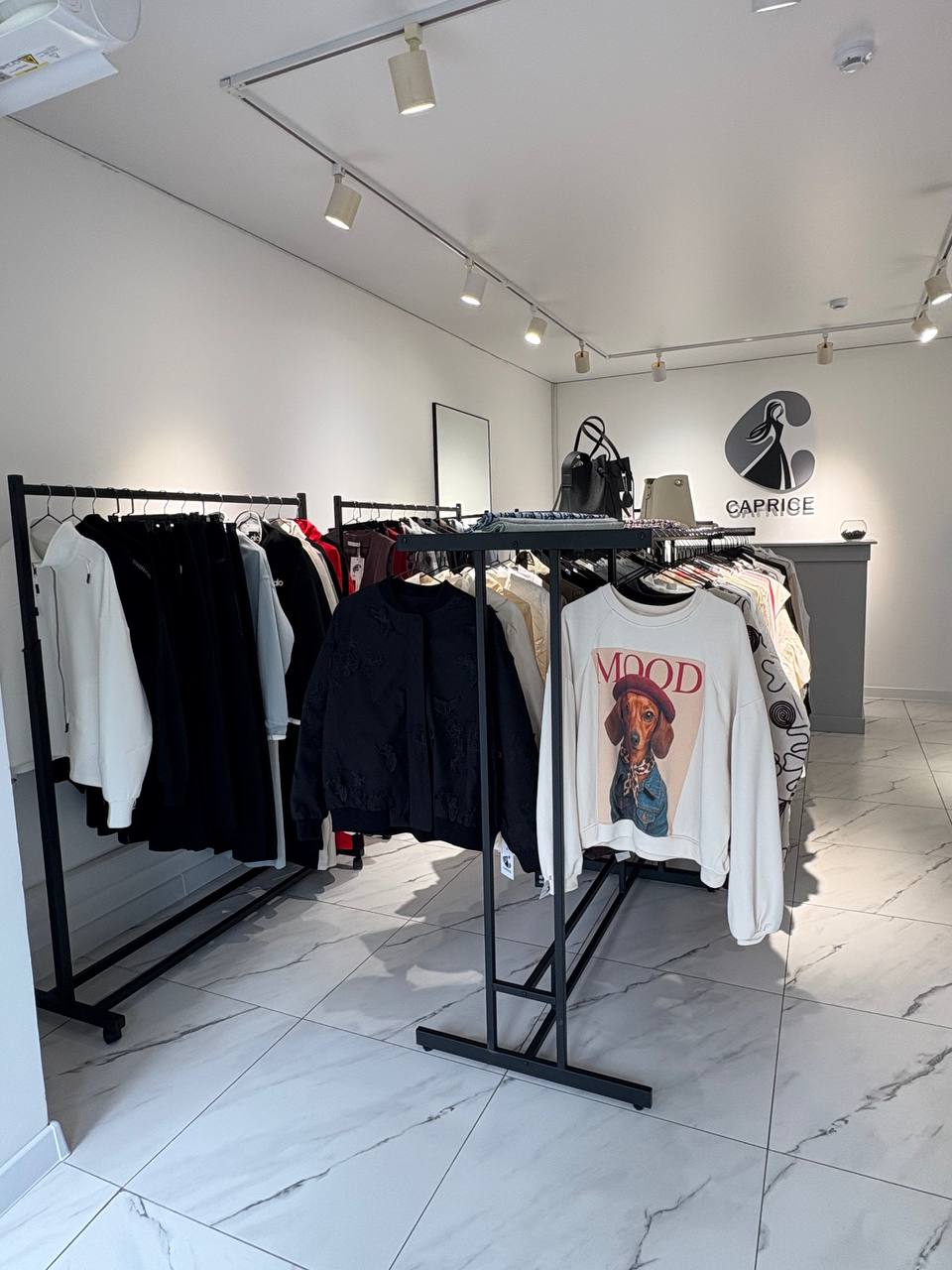 Интерьер магазина Caprice
